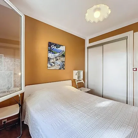 Type 2 A Saint-cyr-sur-mer Avec Terrasse Et Parking, Ideal Pour 4 Personnes - Fr-1-770-63