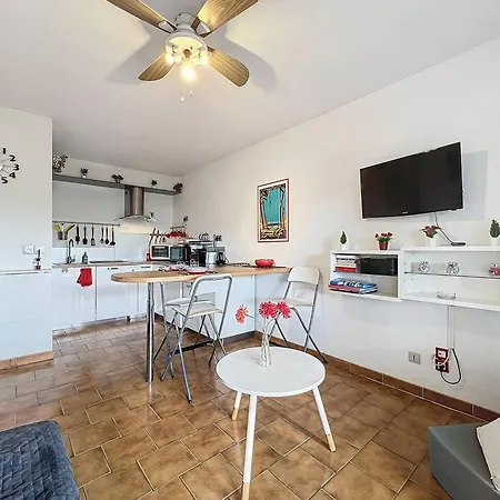 شقة Type 2 A Saint-cyr-sur-mer Avec Terrasse Et Parking, Ideal Pour 4 Personnes - Fr-1-770-63