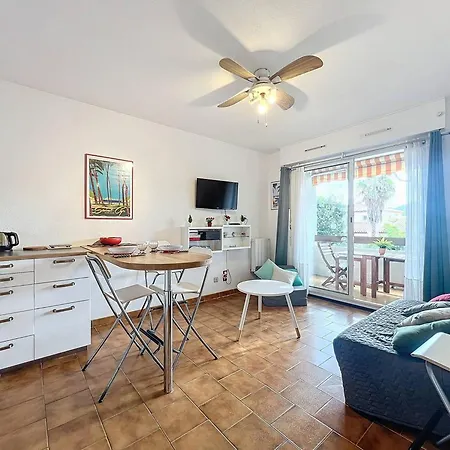 Type 2 à Saint-cyr-sur-mer Avec Terrasse Et Parking, Idéal Pour 4 Personnes - Fr-1-770-63