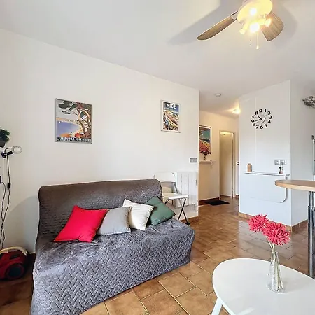 Lägenhet Type 2 A Saint-cyr-sur-mer Avec Terrasse Et Parking, Ideal Pour 4 Personnes - Fr-1-770-63 *