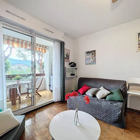 شقة Type 2 A Saint-cyr-sur-mer Avec Terrasse Et Parking, Ideal Pour 4 Personnes - Fr-1-770-63