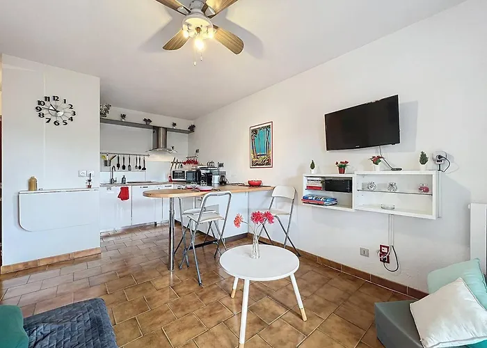 Apartament Type 2 A Saint-cyr-sur-mer Avec Terrasse Et Parking, Ideal Pour 4 Personnes - Fr-1-770-63