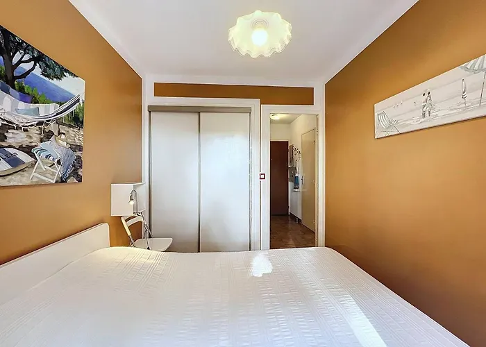 Type 2 A Saint-cyr-sur-mer Avec Terrasse Et Parking, Ideal Pour 4 Personnes - Fr-1-770-63 Apartament