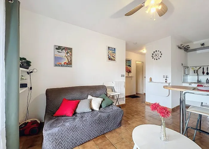 Apartament Type 2 A Saint-cyr-sur-mer Avec Terrasse Et Parking, Ideal Pour 4 Personnes - Fr-1-770-63 *