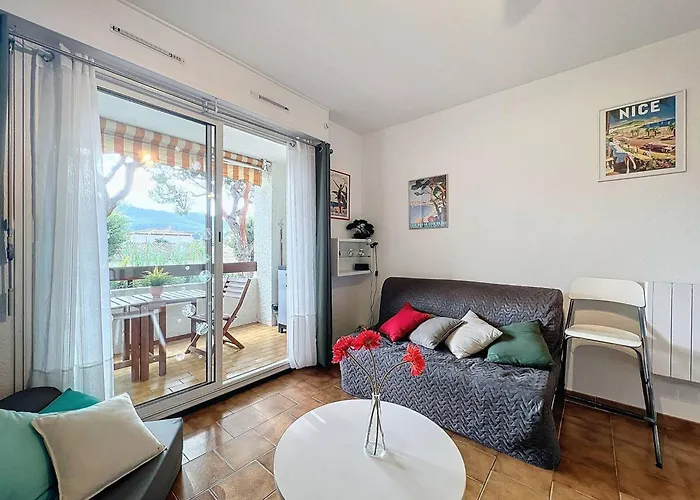 Apartament Type 2 A Saint-cyr-sur-mer Avec Terrasse Et Parking, Ideal Pour 4 Personnes - Fr-1-770-63